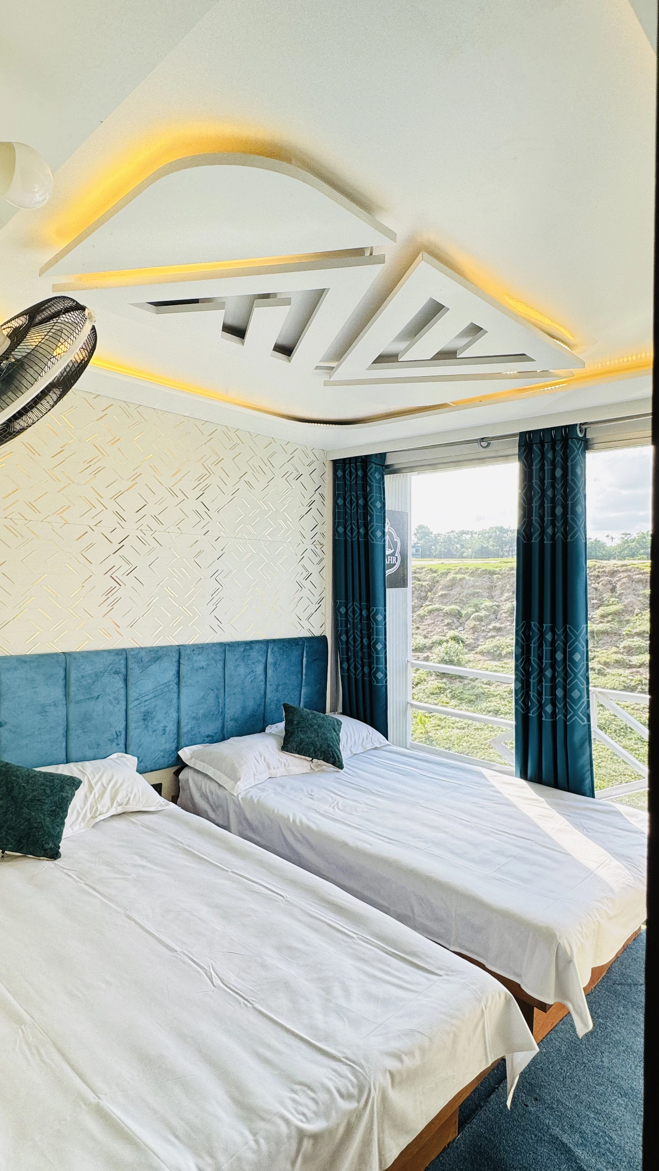 Luxury Honeymoon Suite